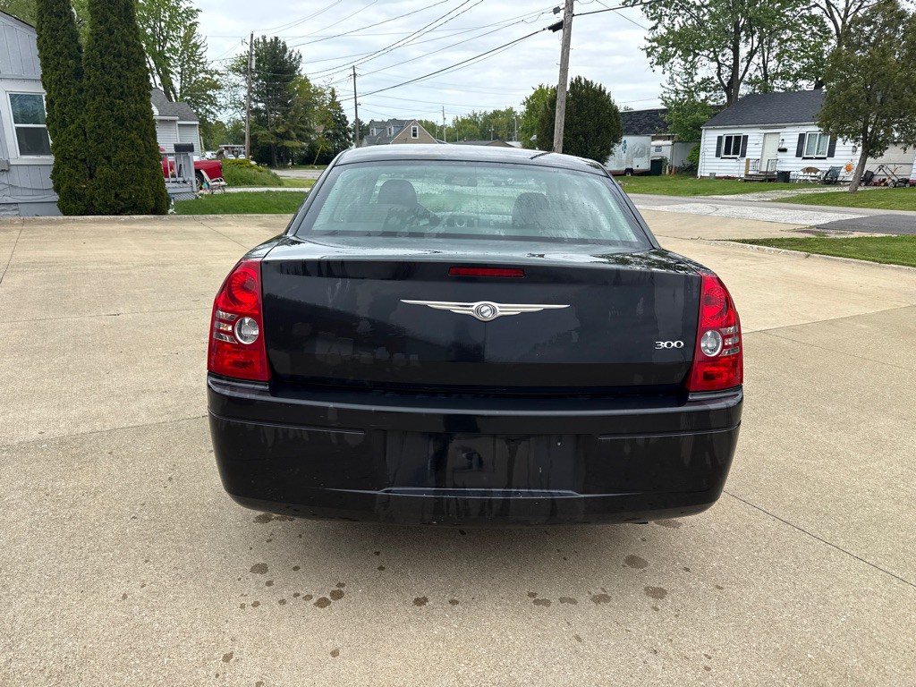 2009 Chrysler 300 Image 7