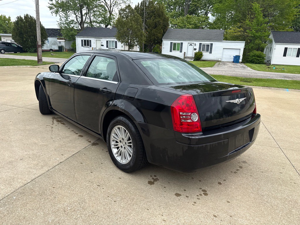 2009 Chrysler 300 Image 8