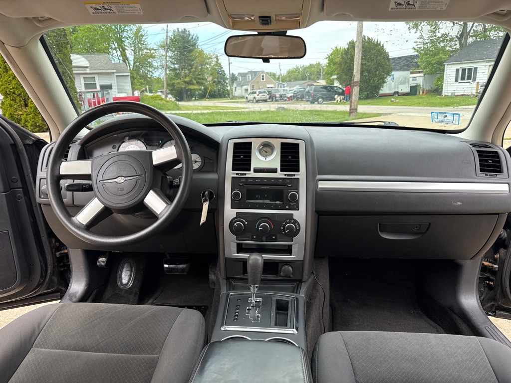 2009 Chrysler 300 Image 9