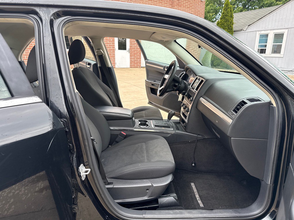 2009 Chrysler 300 Image 11