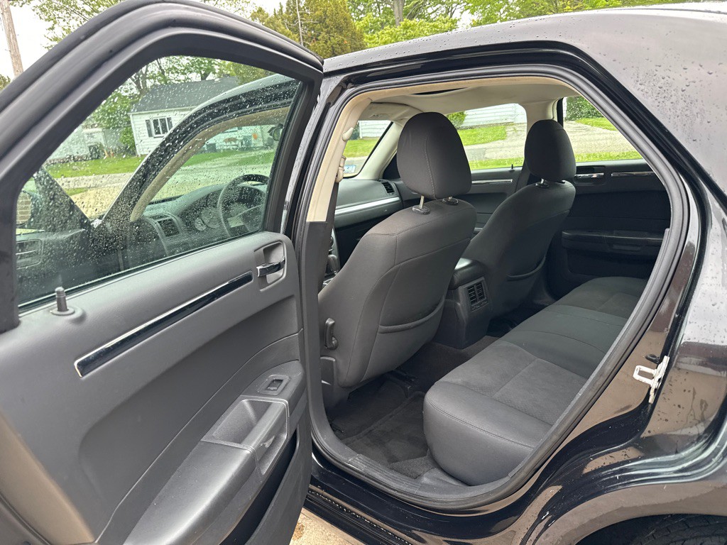 2009 Chrysler 300 Image 12
