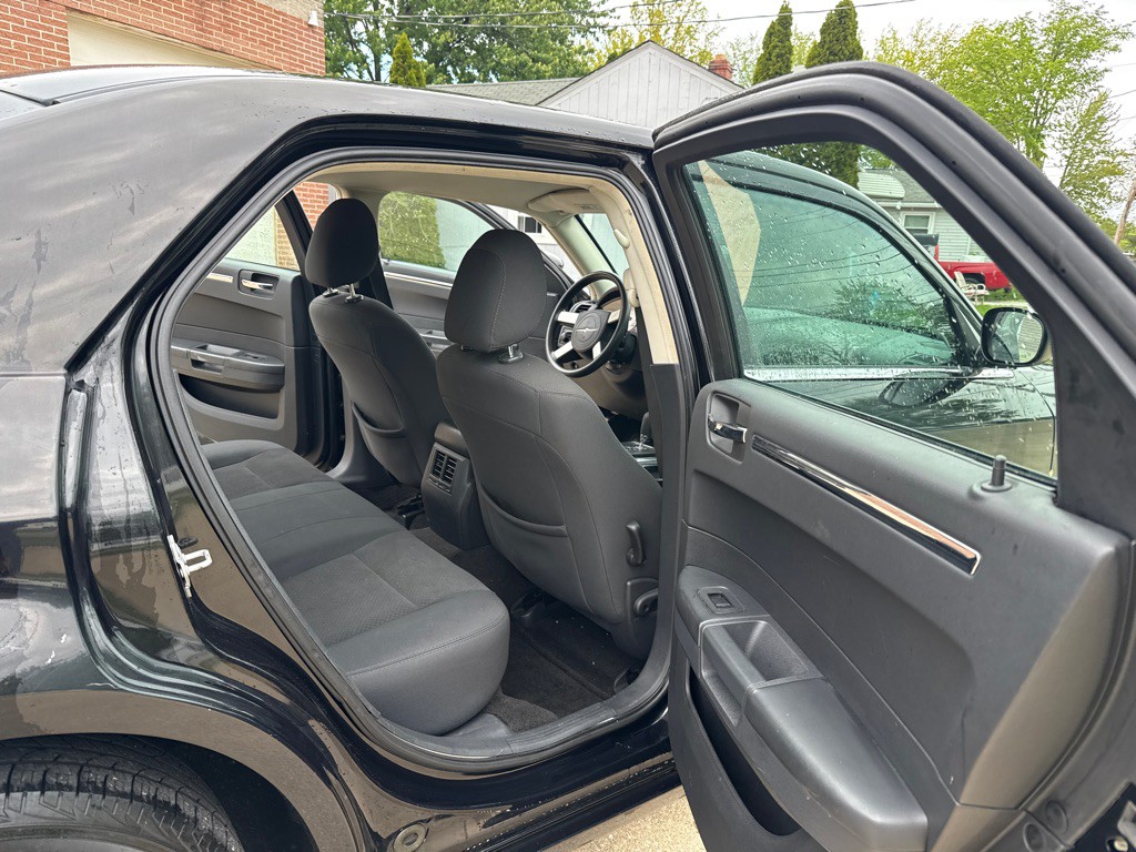 2009 Chrysler 300 Image 13