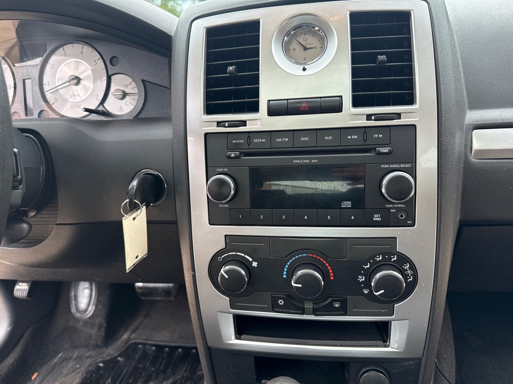 2009 Chrysler 300 Image 16