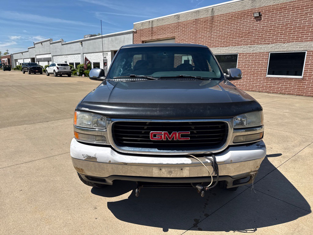 2000 GMC Sierra Image 2