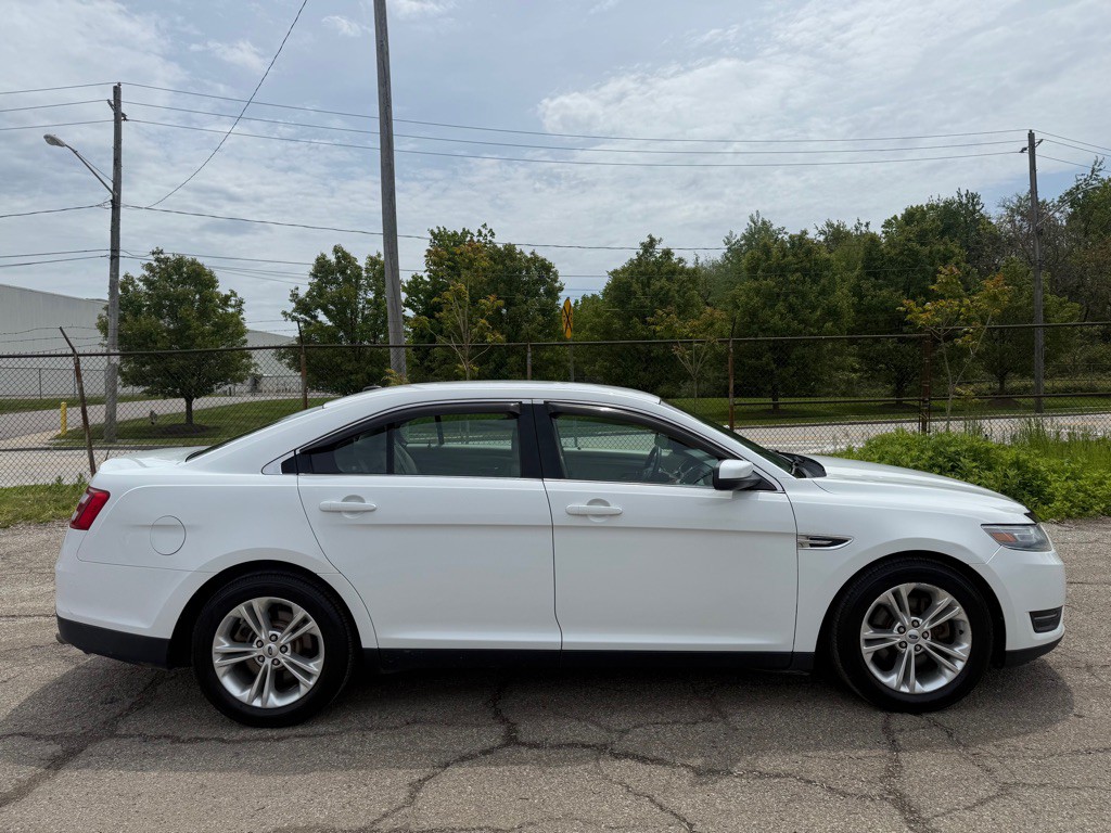 2013 Ford Taurus Image 2