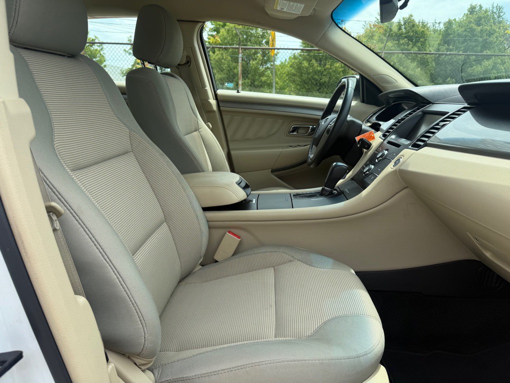 2013 Ford Taurus Image 9