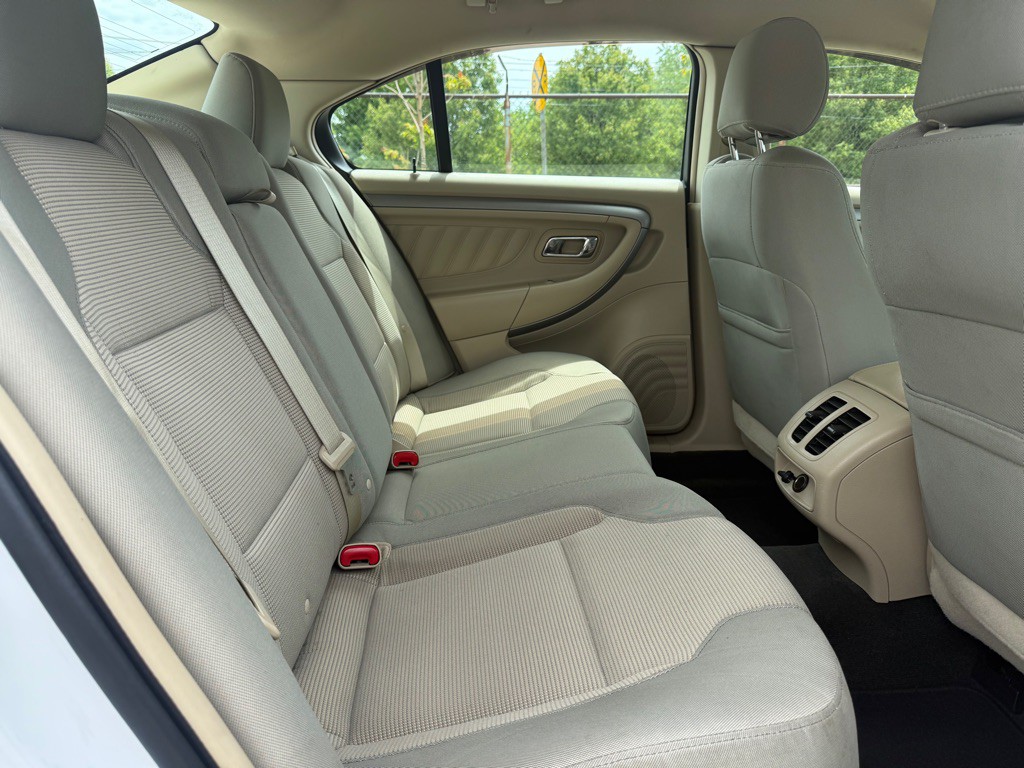 2013 Ford Taurus Image 10