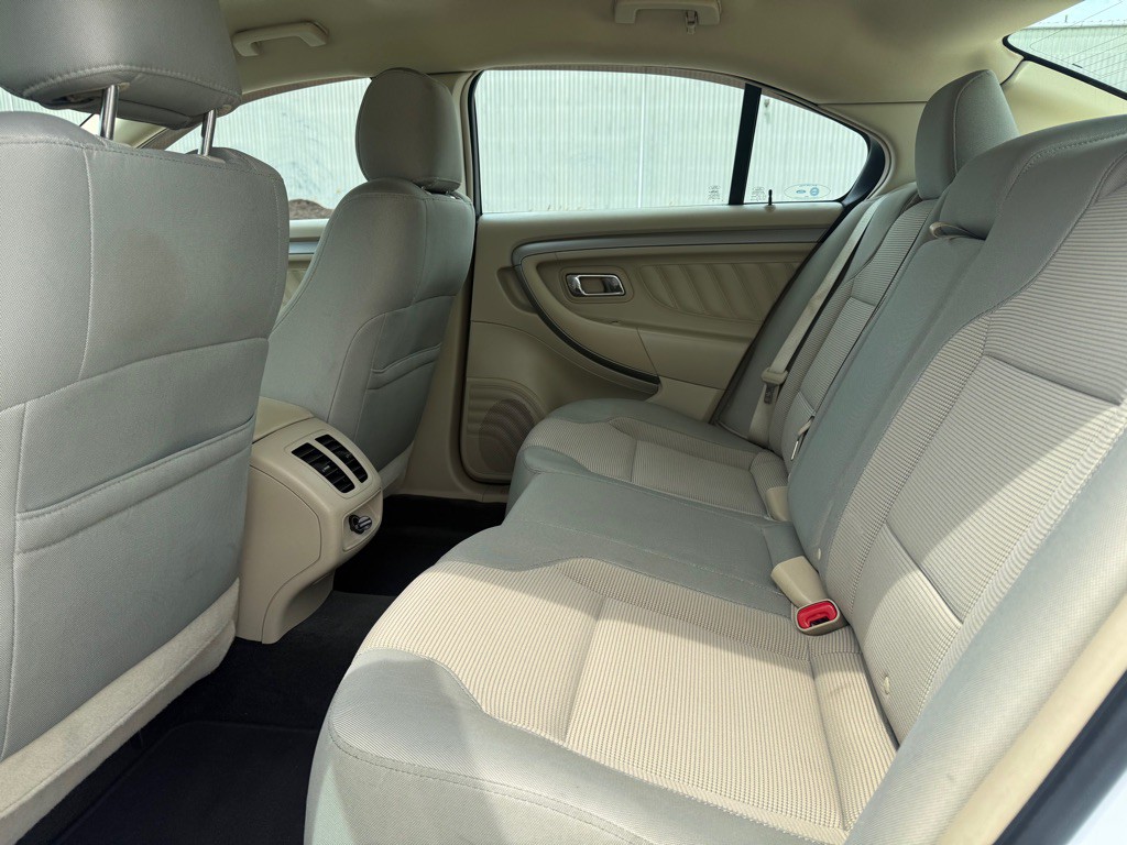 2013 Ford Taurus Image 11