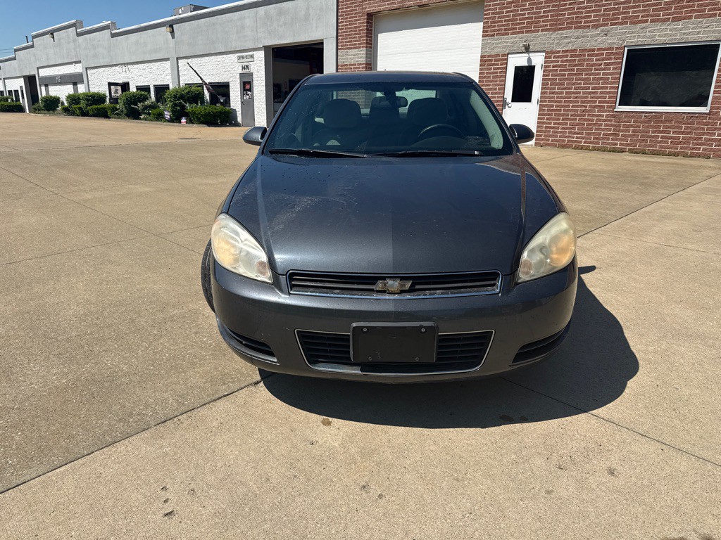 2011 Chevrolet Impala Image 2