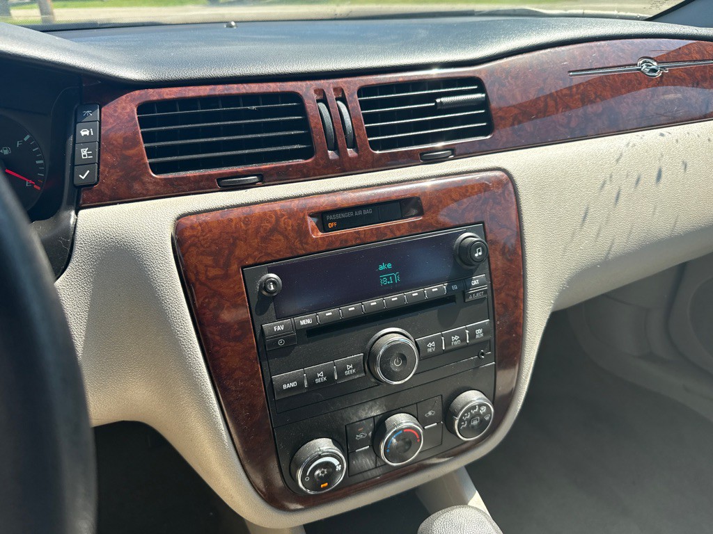2011 Chevrolet Impala Image 15