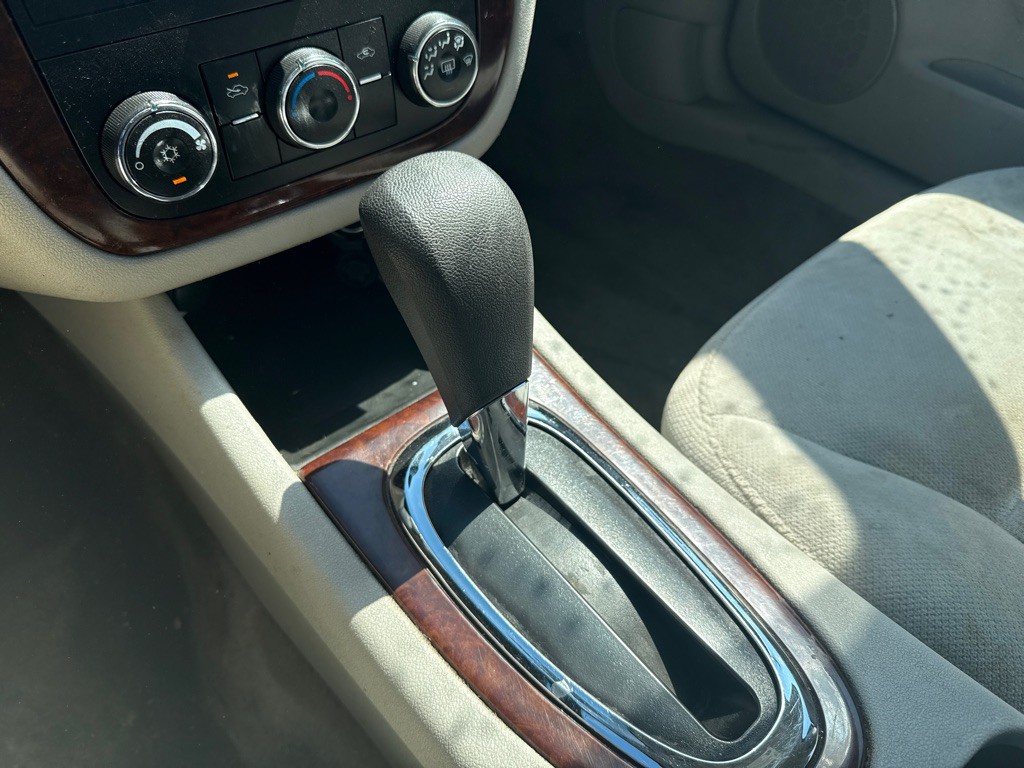 2011 Chevrolet Impala Image 16