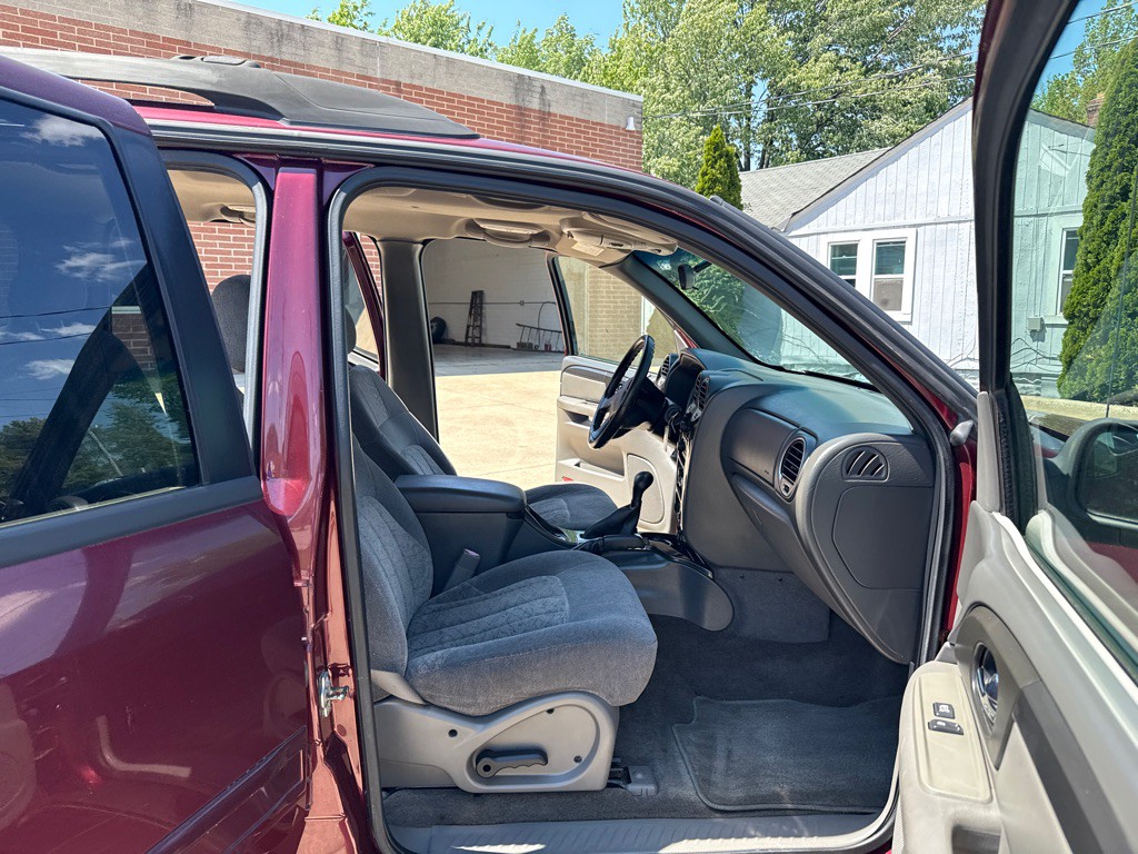 2004 GMC Envoy Image 11