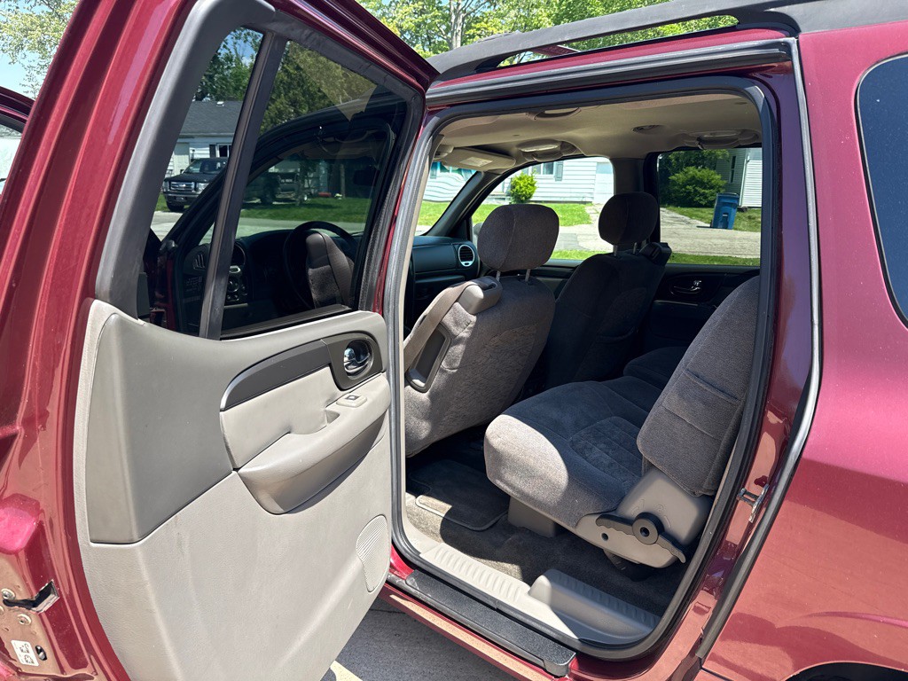 2004 GMC Envoy Image 12