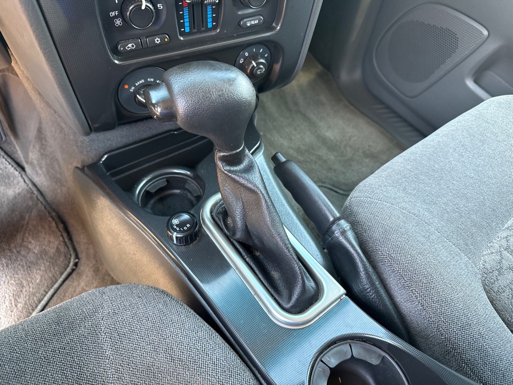 2004 GMC Envoy Image 17