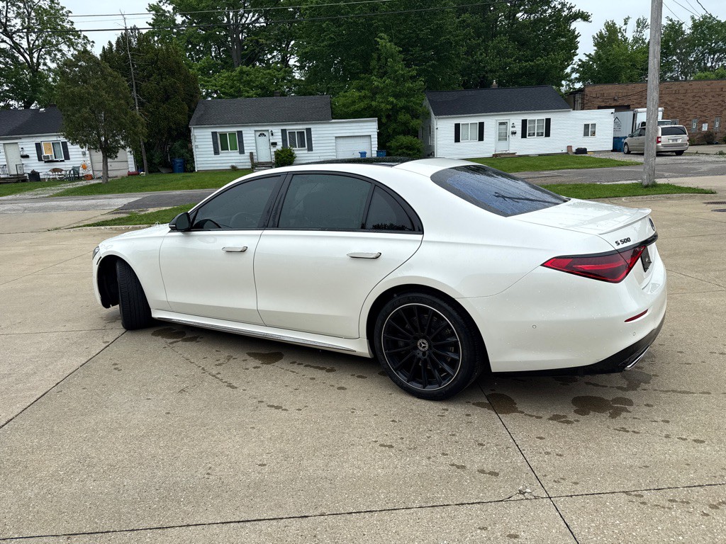 2023 Mercedes-Benz S-Class Image 3