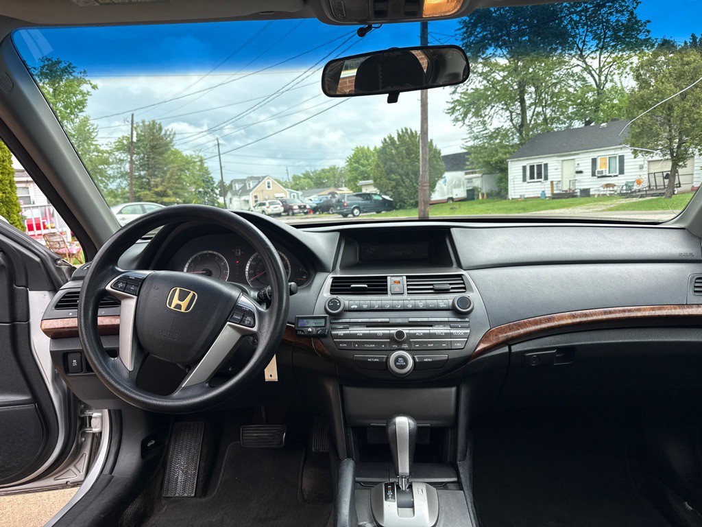 2011 Honda Accord Image 9
