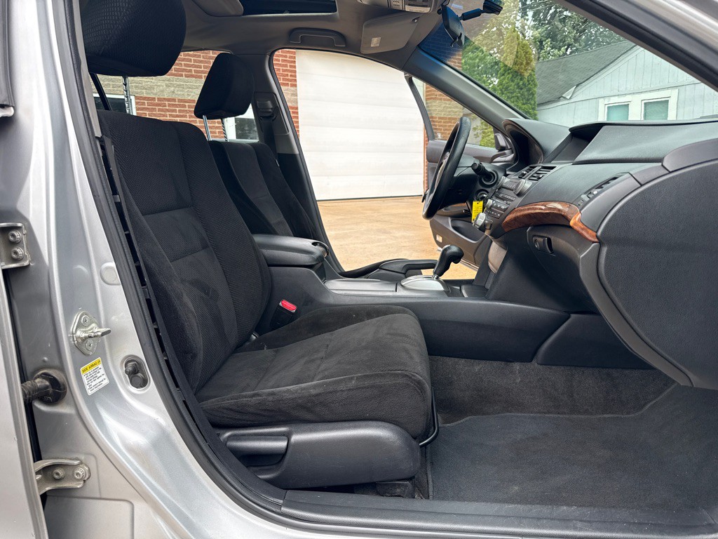 2011 Honda Accord Image 11