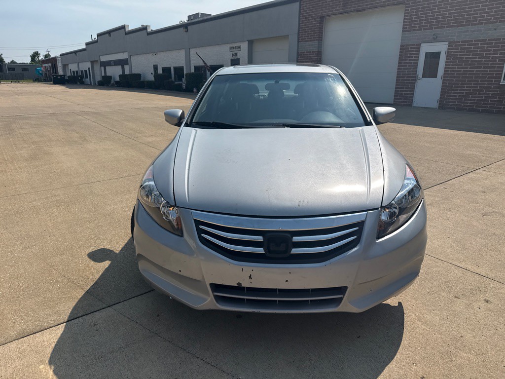 2011 Honda Accord Image 2