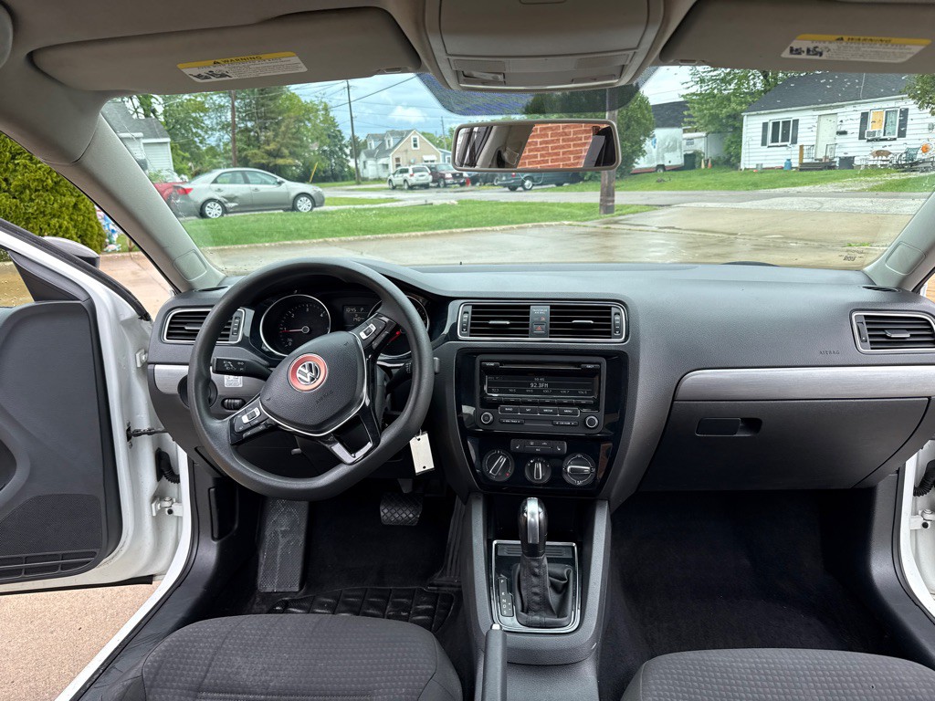2015 Volkswagen Jetta Image 9