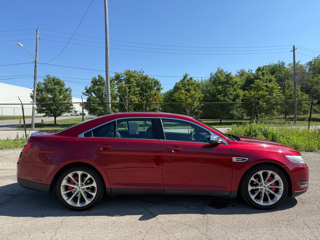2013 Ford Taurus Image 2