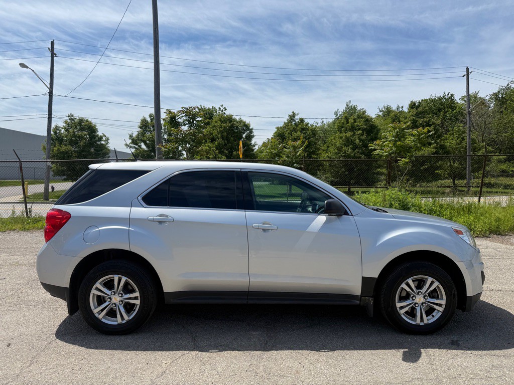 2011 Chevrolet Equinox Image 2