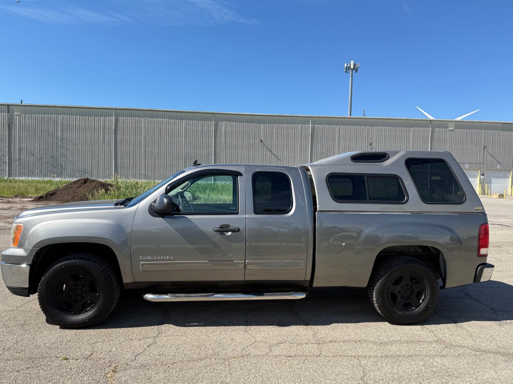 2013 GMC Sierra Image 2