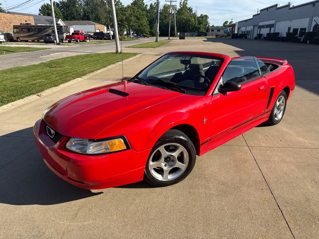 2000 Ford Mustang Image 1