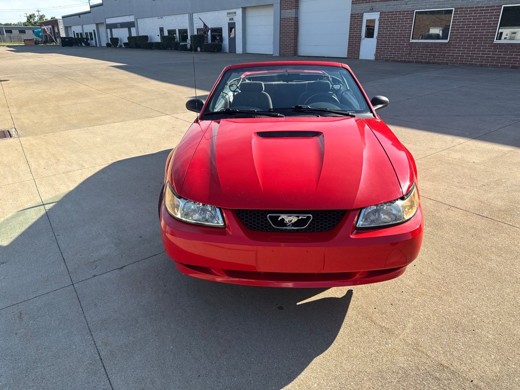 2000 Ford Mustang Image 2