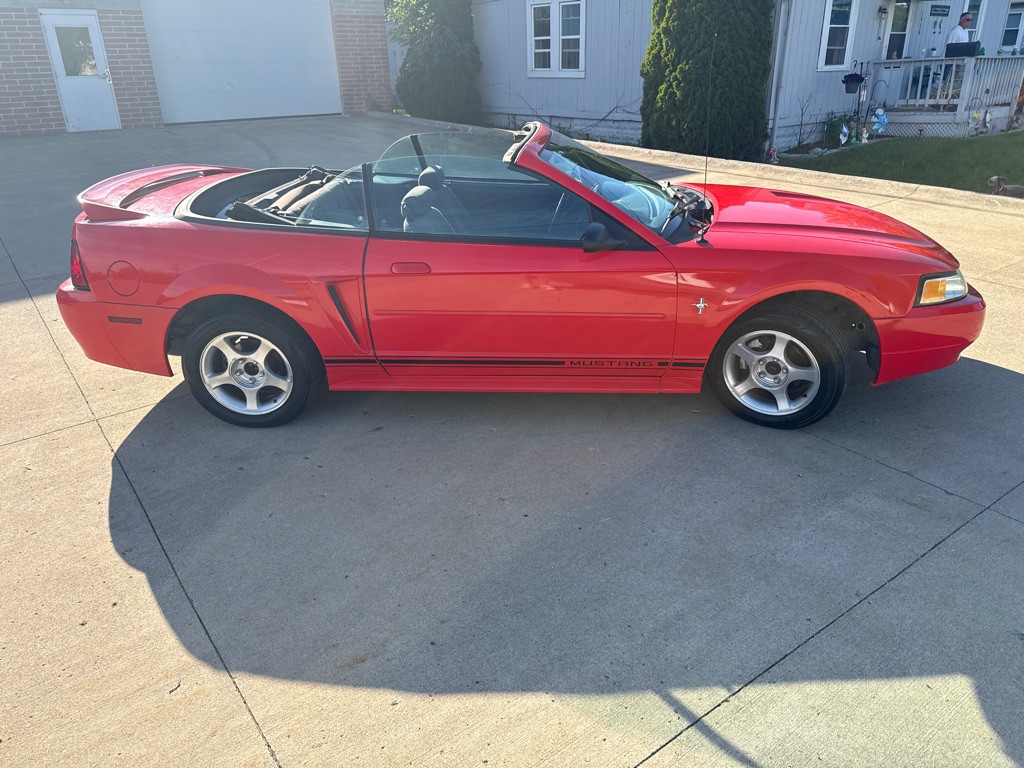 2000 Ford Mustang Image 4