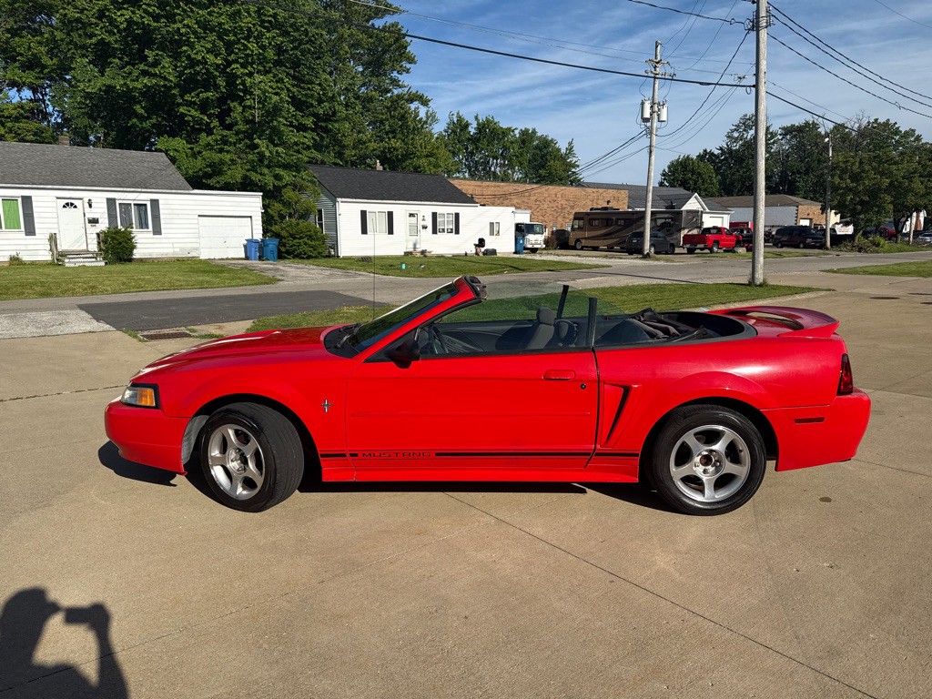 2000 Ford Mustang Image 5