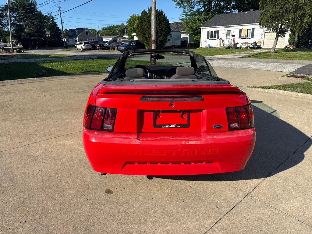 2000 Ford Mustang Image 7