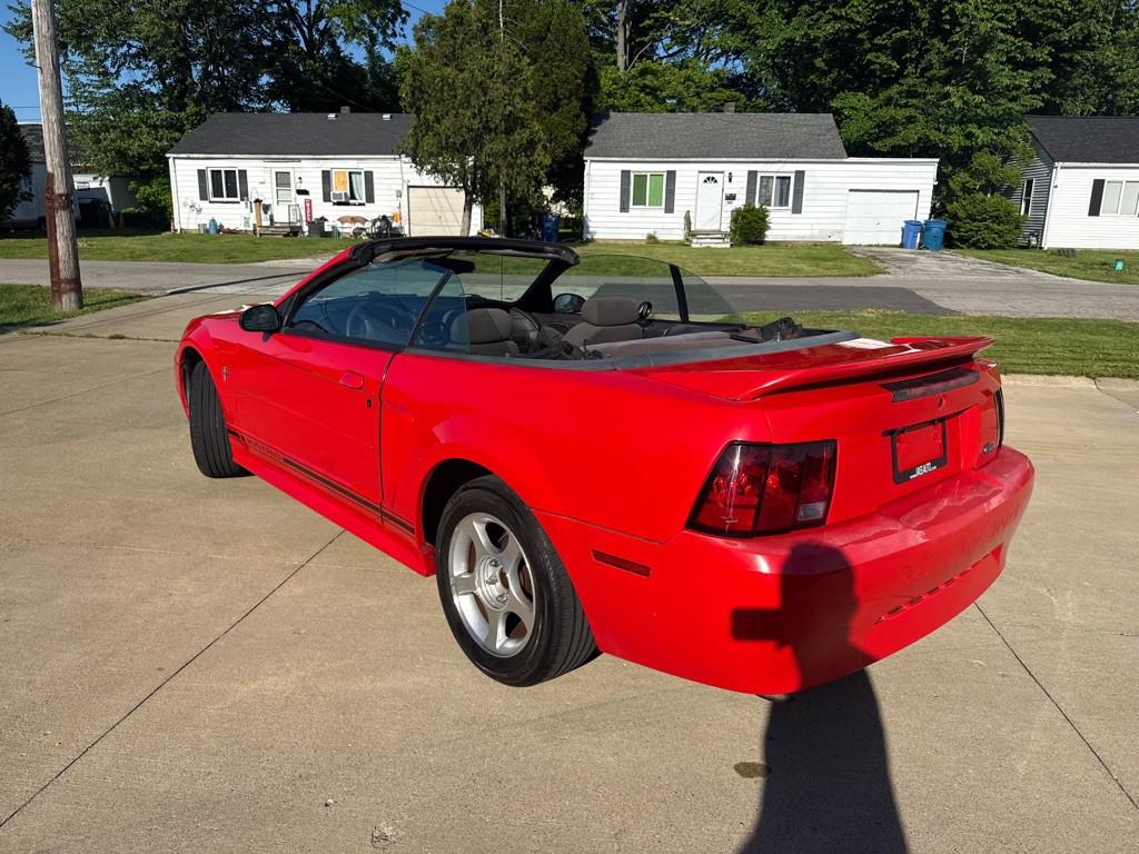 2000 Ford Mustang Image 8