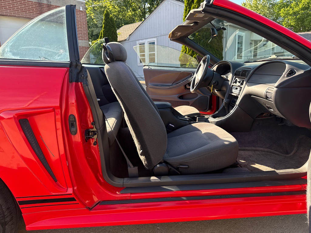 2000 Ford Mustang Image 10