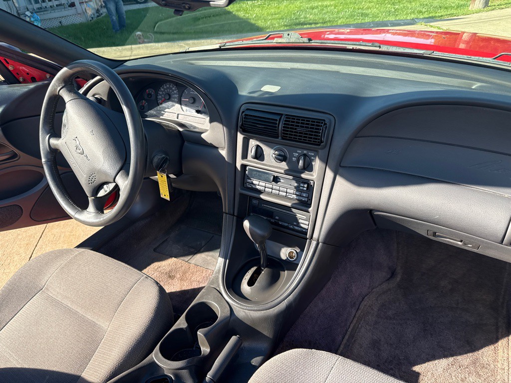 2000 Ford Mustang Image 12