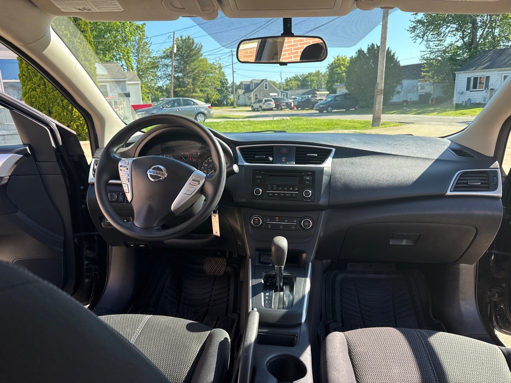 2016 Nissan Sentra Image 9