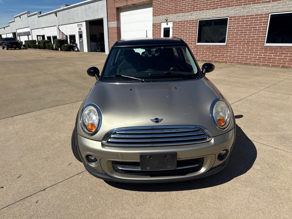 2009 MINI Cooper Image 2
