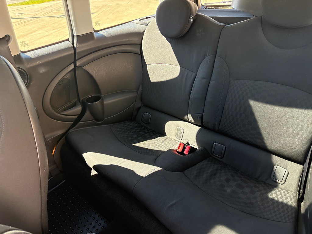 2009 MINI Cooper Image 15