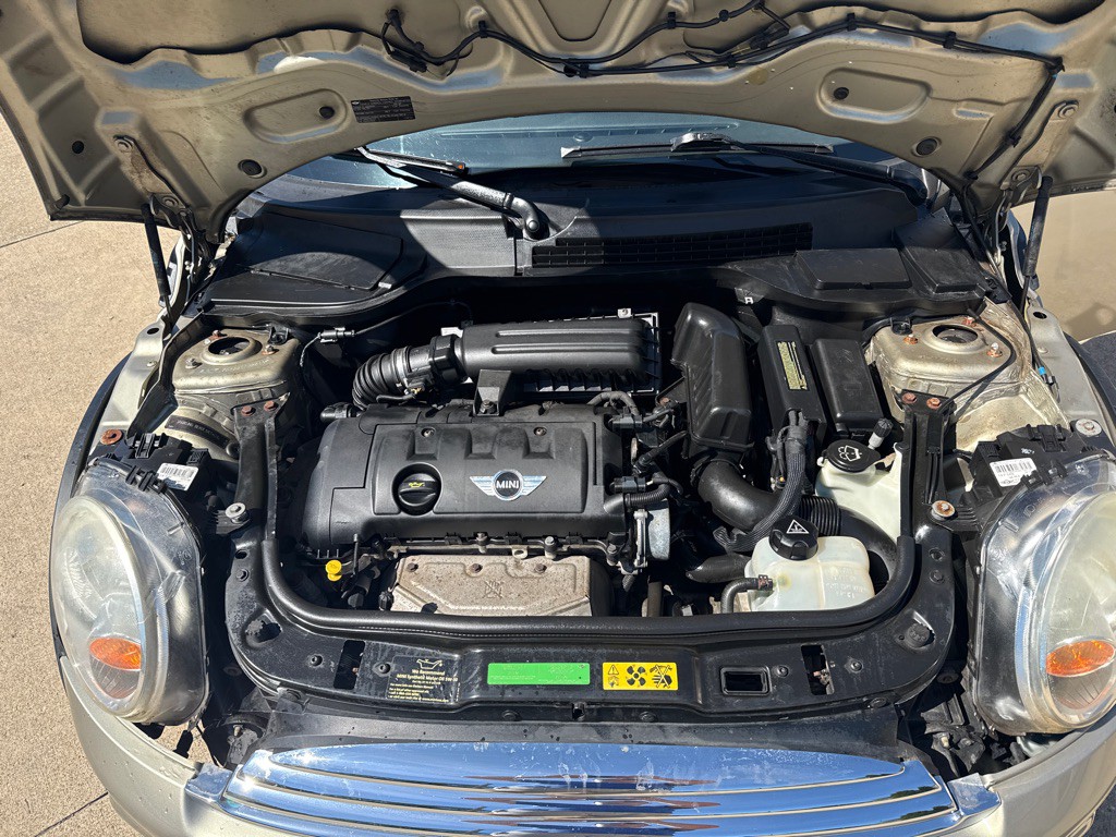 2009 MINI Cooper Image 17