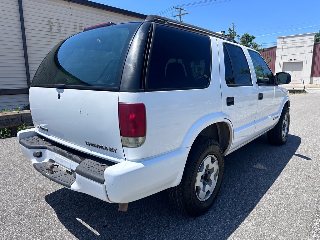 2003 Chevrolet Blazer Image 4