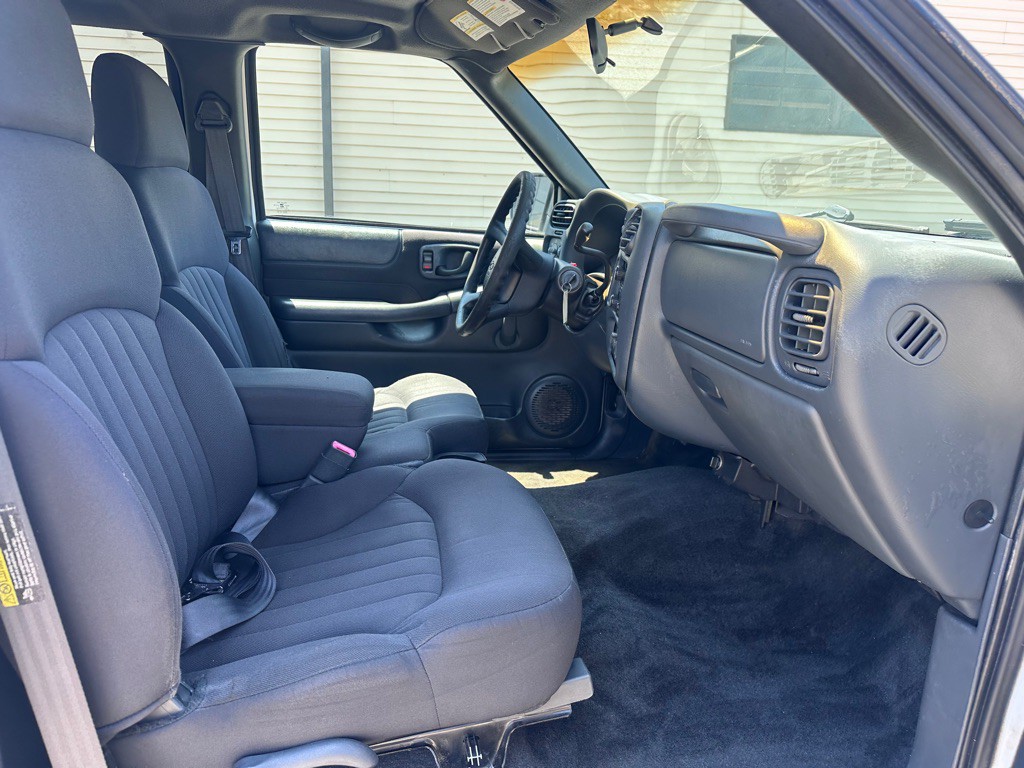 2003 Chevrolet Blazer Image 8