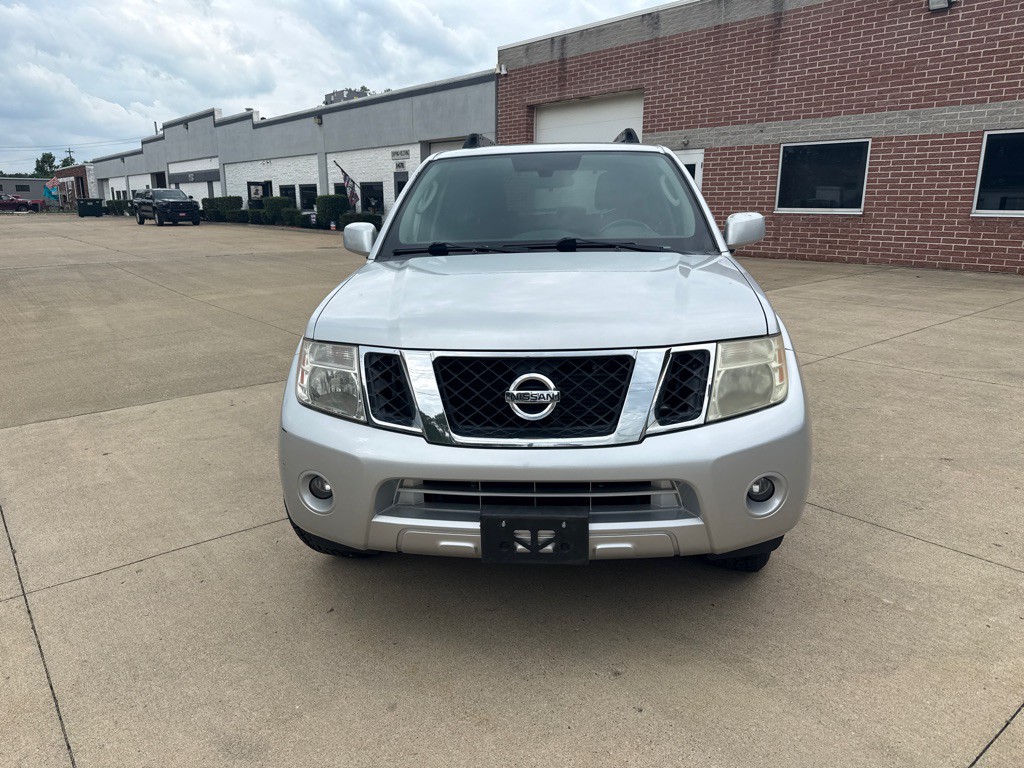 2010 Nissan Pathfinder Image 2