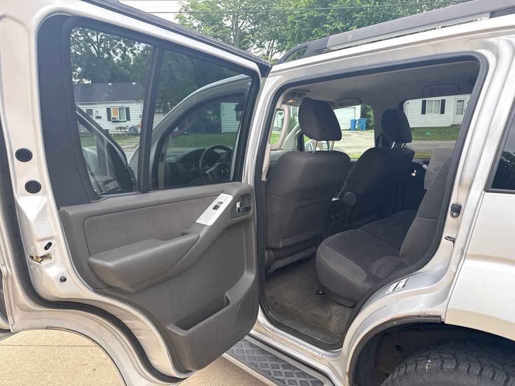 2010 Nissan Pathfinder Image 12