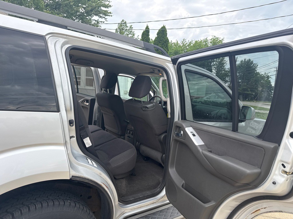 2010 Nissan Pathfinder Image 13