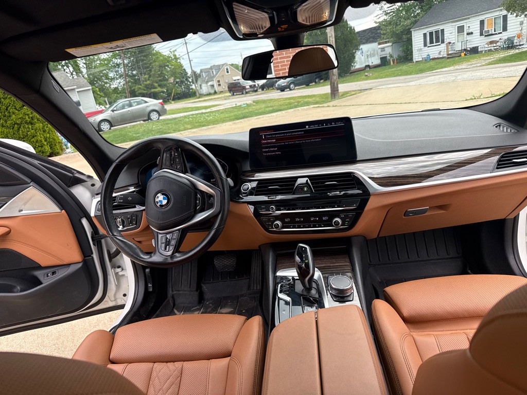 2021 BMW 5 Series Image 9