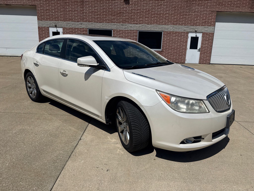 2011 Buick Lacrosse Image 3