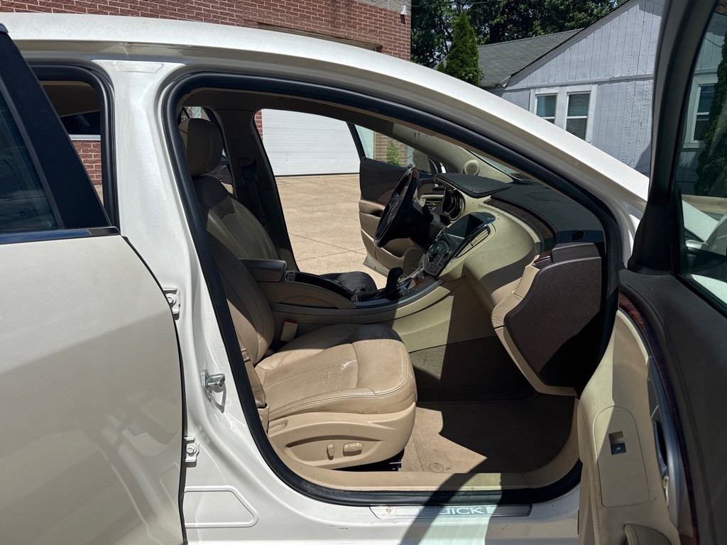 2011 Buick Lacrosse Image 11