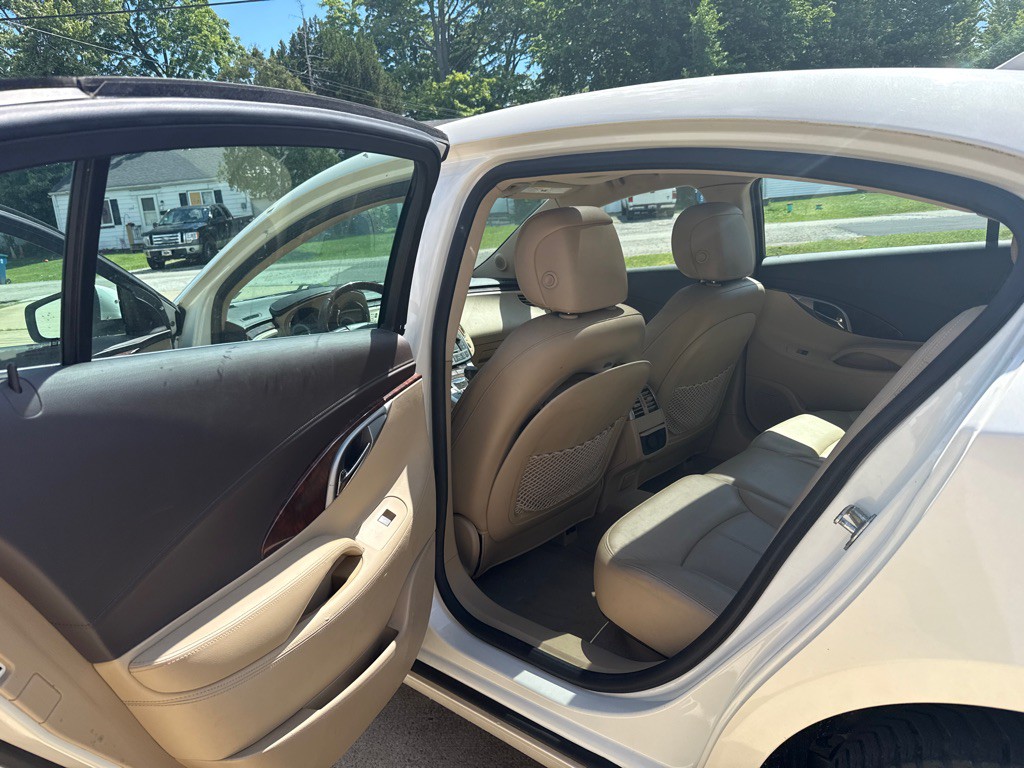 2011 Buick Lacrosse Image 12