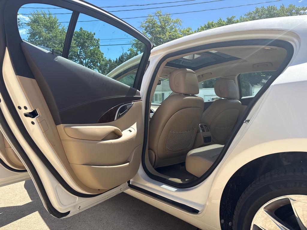 2011 Buick Lacrosse Image 13