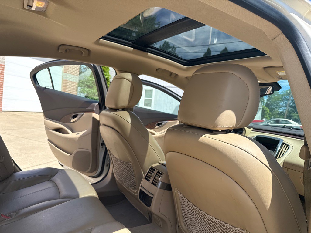 2011 Buick Lacrosse Image 19
