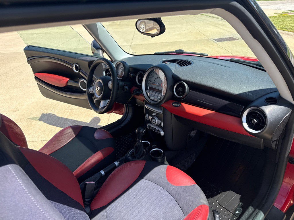 2008 MINI Cooper Image 11